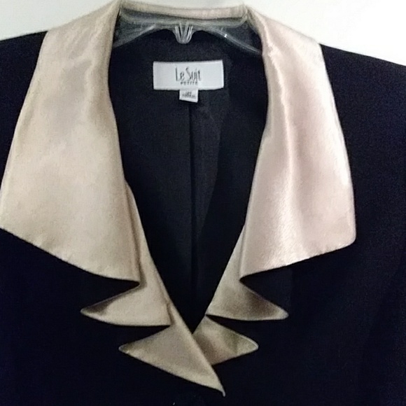 Suit - Picture 3 of 4